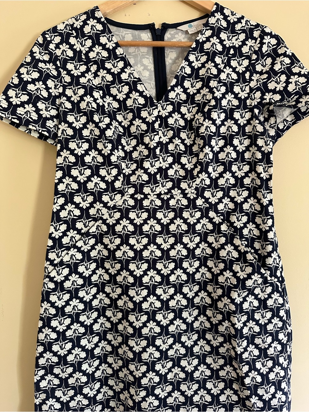 Boden Navy and White Floral V-neck Pocket Dress 8p - Picture 6 of 9